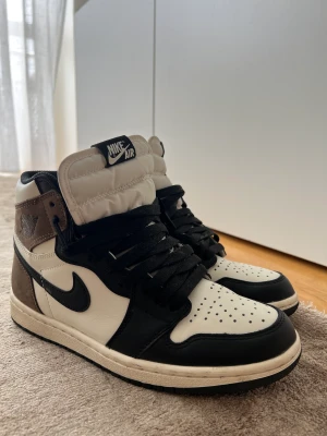 Jordan 1 mocha  - Sparsamt använd Jordans 