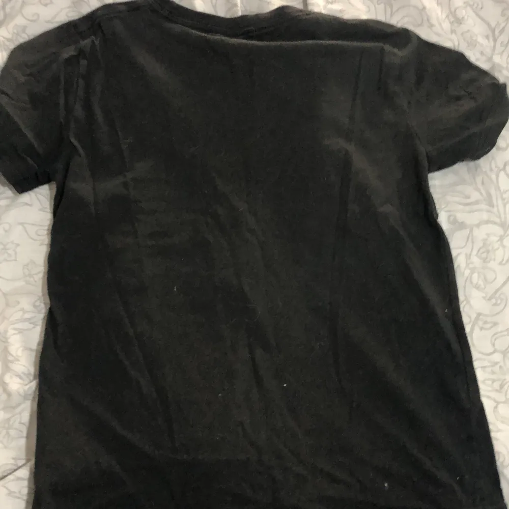 En svart Levis T-shirt . T-shirts.