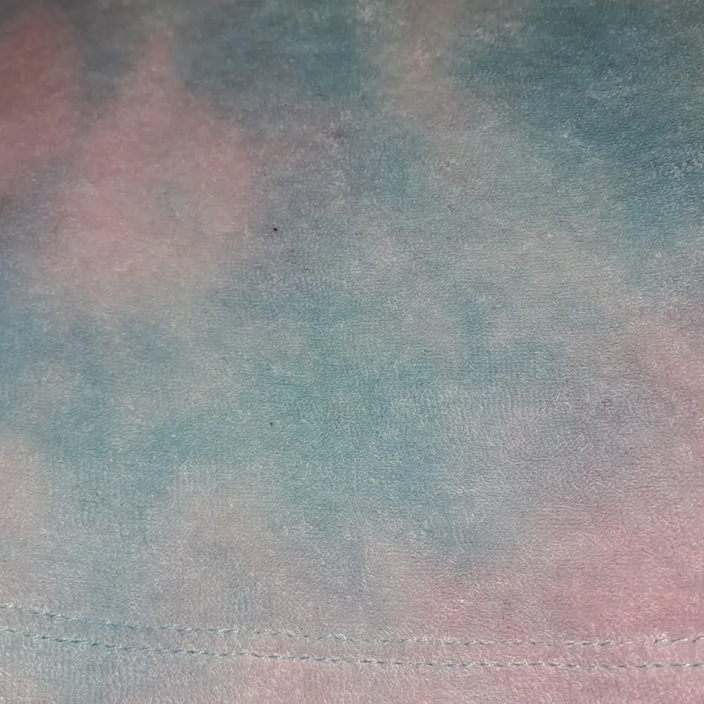 Rosa blå frotté tröja från Hm i märket crazy labs köpt 2021, knappt använd och sitter väldigt fint på, xs. T-shirts.
