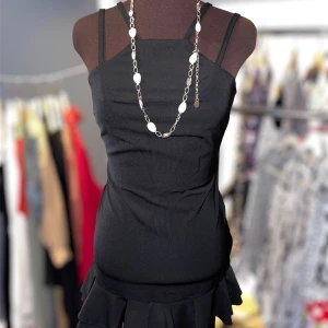 Kort klänning  - Hej! Alla kläder är första hand från M&N Shop👗 📌Denna klänning finns i fler färg. 👗 klänning gjorde av Hanago tyg från asiatiska tyg. Väldigt skönt tyg🌟 📌Fler bilder kan skickas 