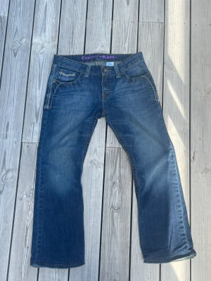 Cruel denim jeans - Storlek 30 Straight fit jeans med sjukt snygga detaljer och i fint skick 