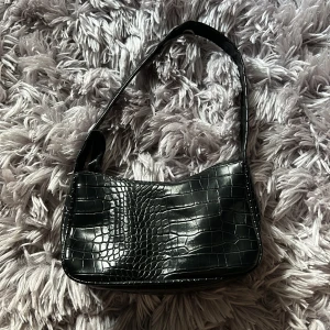 axelväska - Knappt använd😇