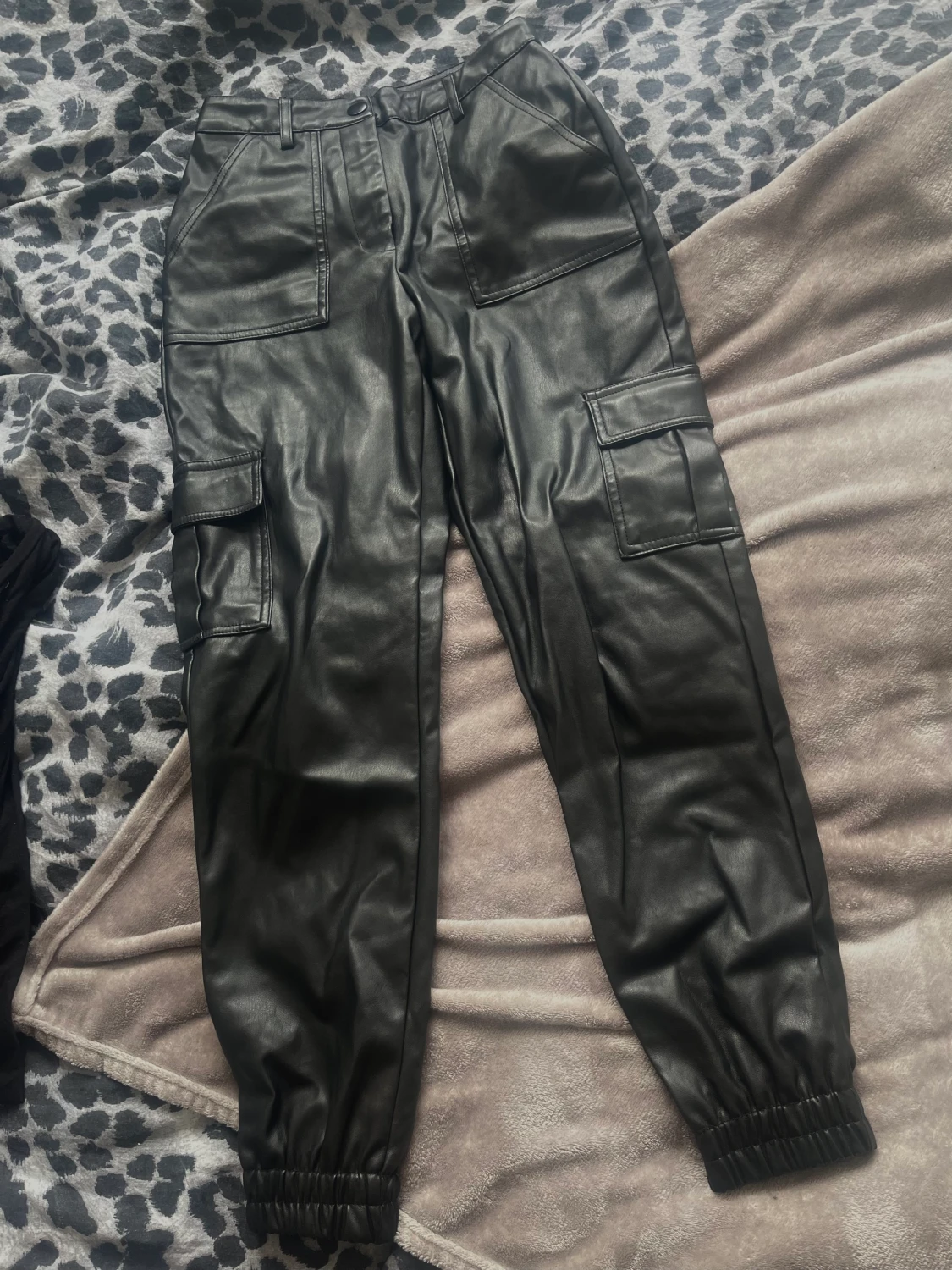 Cargobyxor skinn& fodrade inuti