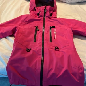 Sailracing - Helt ny sailracing jacka till barn xs small  Aldrig använd 