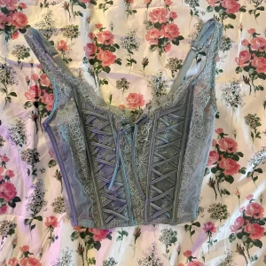 Corset Victorias secret - Tar endast swish och frakten är 50kr 💕 Tar alltid bildbevis. Köpte den här korsett toppen på Victorias secret! 
