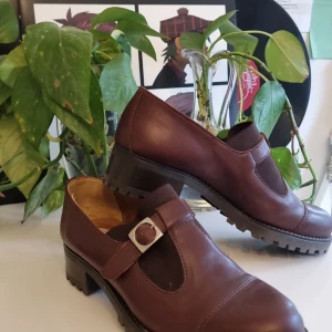 Matcha skor - Jätte gulliga skor från Matcha. Har knappt tecken på användning, lite mary jane aktigt och passar jätte bra till hösten nu. Skriv privat för för bilder:)