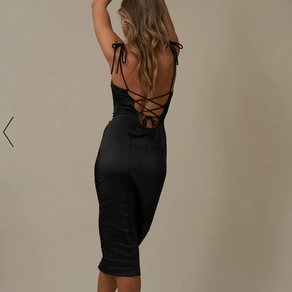 Svart silkesklänning