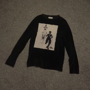 Limitato Sweatshirt - Limitato ”Terry O’neill tröja. Kvalitet: 7/10 Är öppen för byten! Storlek XS men passar på S. Skriv PM om ni har frågor! 