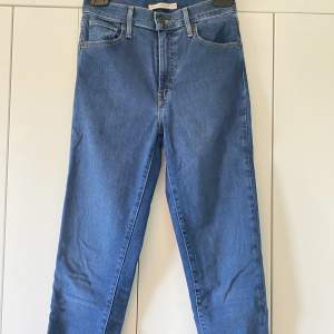 Mile high super skinny jeans från Levis i str 26 L30