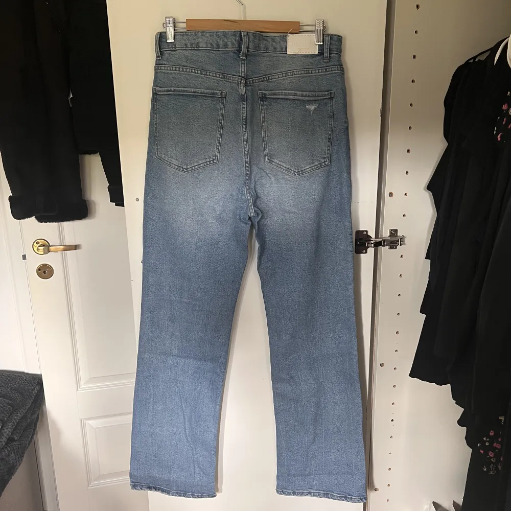Ett par jeans från Bershka i modellen Straight Slim. Aldrig använda i storlek 42 med 2% elastan. Jeans & Byxor.