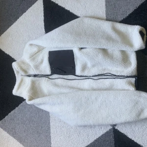 Teddy jacka  - Knappt använd kanske 4-5 gånger inte min stil perfekt till hösten och början på vintern 