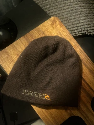 RIPCURL mössa knappt använd  - bra skick streetstyle