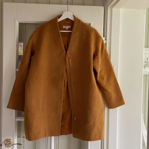 Kappa  - Kappa oversize Oanvänd stl S men mer som medium . Senapsgul  