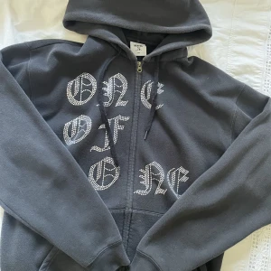 One of one hoddie - One of one hoddie, köpare står för frakt🙌🏼💞