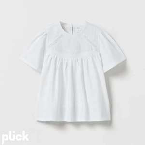 Zara blus - så söt blus! perfekt nu till hösten💕💕 använd 3 ggr💗strl 13-14 yr, passar mig som har XS/S i tröjor!!