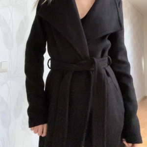 Kappa - Säljer min kappa från veromoda i nyskick💗💗💗💗💗