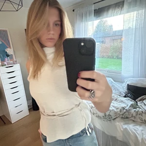 Stickad topp - Populär stickat polo linne från zara, endast använt 1 gång, säljs då den inte kommer till användning 💋