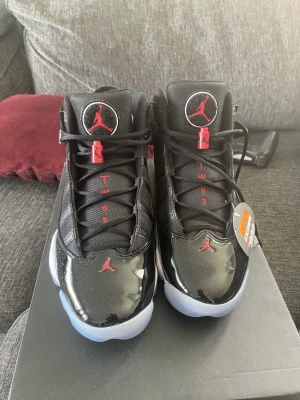 Jordan 6 Rings  - - Aldrig Använda, men sulan är lite smutsig  - Pris kan alltid diskuteras  - Kommer Med skokartong  