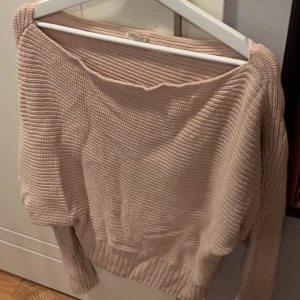 Rosa oversized tröja - Säljer denna från H&M som jag växt ur och inte kan använda längre 💗
