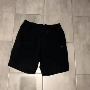 Nike shorts som inte passar längre. ”Äkta”