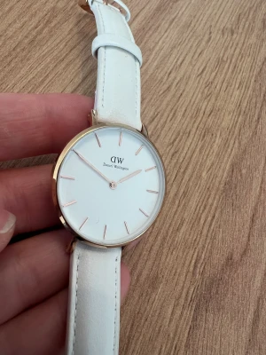 Daniel Wellington klocka  - Daniel Wellington Klocka i superfint skick! Endast batteri som behövs bytas 