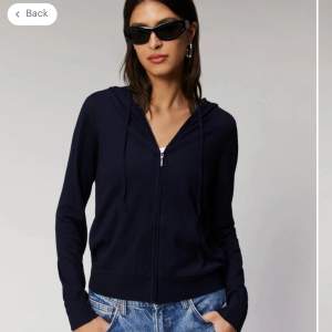 Säljer min näst intill oanvända Kashmir zip tröja från form future. Skriv vid flera frågor