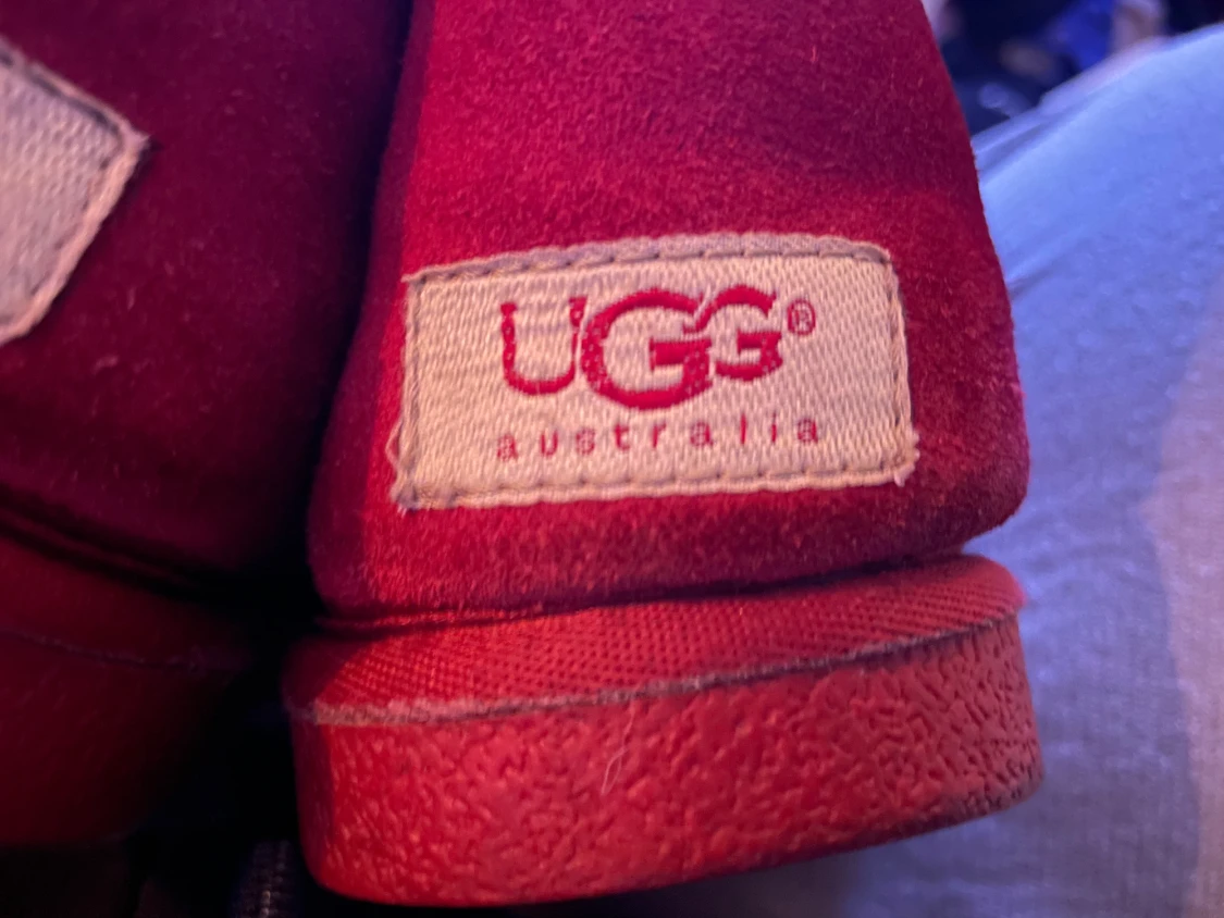 Röda Uggs Stl 39-40 - 90