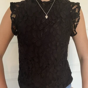 Spets topo - Spets topp i bra skick!