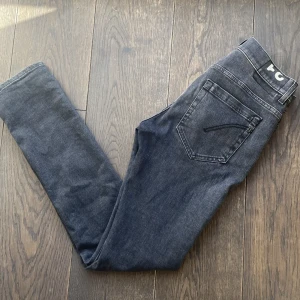 Dondup Jeans - Säljer dessa feta Dondup jeans! Skick 10/10 använda ett fåtal gånger | Modell ”George” | Nypris 3500kr! Hör av er om frågor o funderingar!