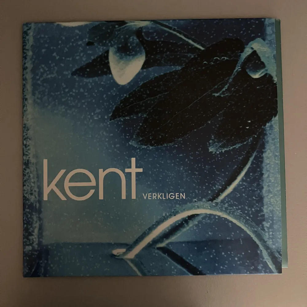 Kent vinyl, spelad typ 2 gånger så i princip som ny. skriv vid frågor :) . Övrigt.