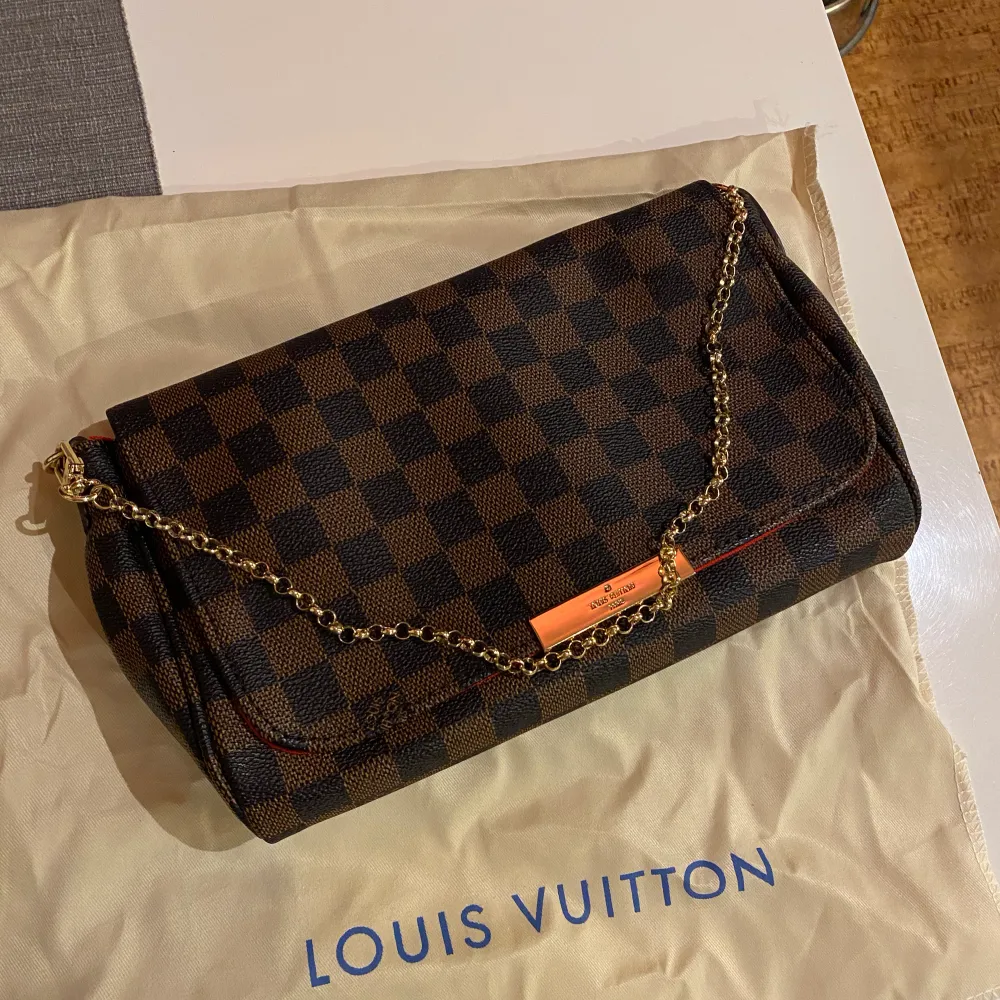 Fin Louis Vuitton väska som är använd ett fåtal gånger, med dustbag . Väskor.