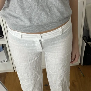 Linnebyxor - Svinsygga linnebyxor från Ginatricot Young (iza och elles kollektion) men som tyvärr är lite för korta på mig😍🔥🔥🔥dom är genomskinliga men så snygga så det är värt att ha på sig ändå🤪😍😍🔥🔥går ej att köpa längre!!