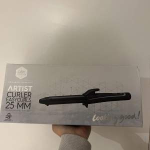 obh nordica artist curler easy curls 25mm. Oöppnad kartong. Köpt för 549kr 
