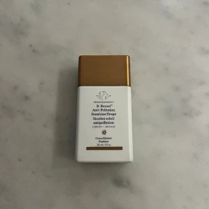 Drunk Elephant Bronzing drops - Helt o andvända Bronzing drops. Säjer för att dom inte kommer till andvänding! Köpt i sommras 💕