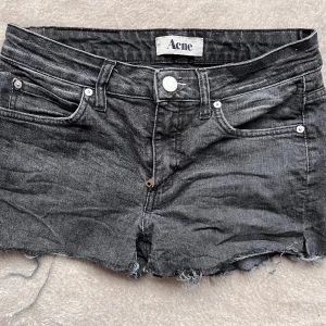 Acne jeansshorts  - Jeansshorts från Acne, storlek 27/32