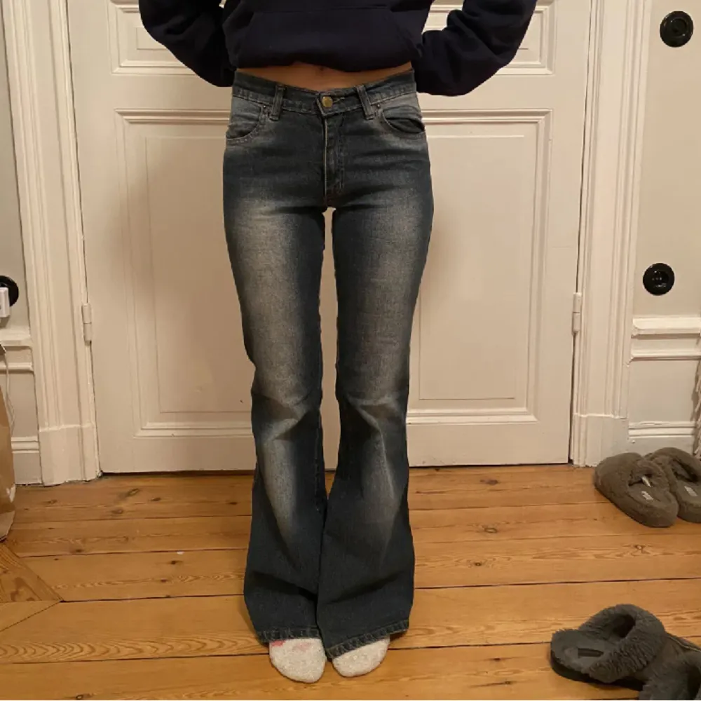 Jättesnygga jeans, superfina färger och bakfickor. Först till kvarn❤️. Jeans & Byxor.