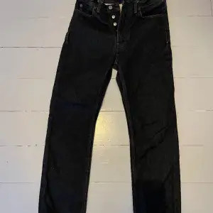 Log black jeans Nyskick  Stl 24/32  Lösare passform 