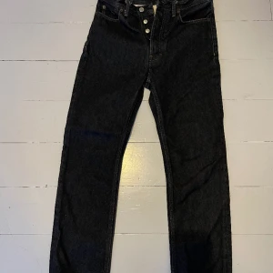 Acne jeans  - Log black jeans Nyskick  Stl 24/32  Lösare passform 