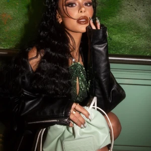 Tshäry x Caia sminkväska - Helt oanvänd sminkväska från Caia i en superfin mintgrön färg. 🥰Stor så man får plats med allt man behöver. Nypris 245kr mitt pris 120kr men går att disskutera. 🩷🩷 Som sagt helt oanvänd, är fortfarande inplastad.