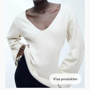 H&M  - Jättefin stickad tröja från H&M i storlek s, kommer tyvärr inte till någon användning. Lite mer beige i tonen, säljer för 200💕💕💕