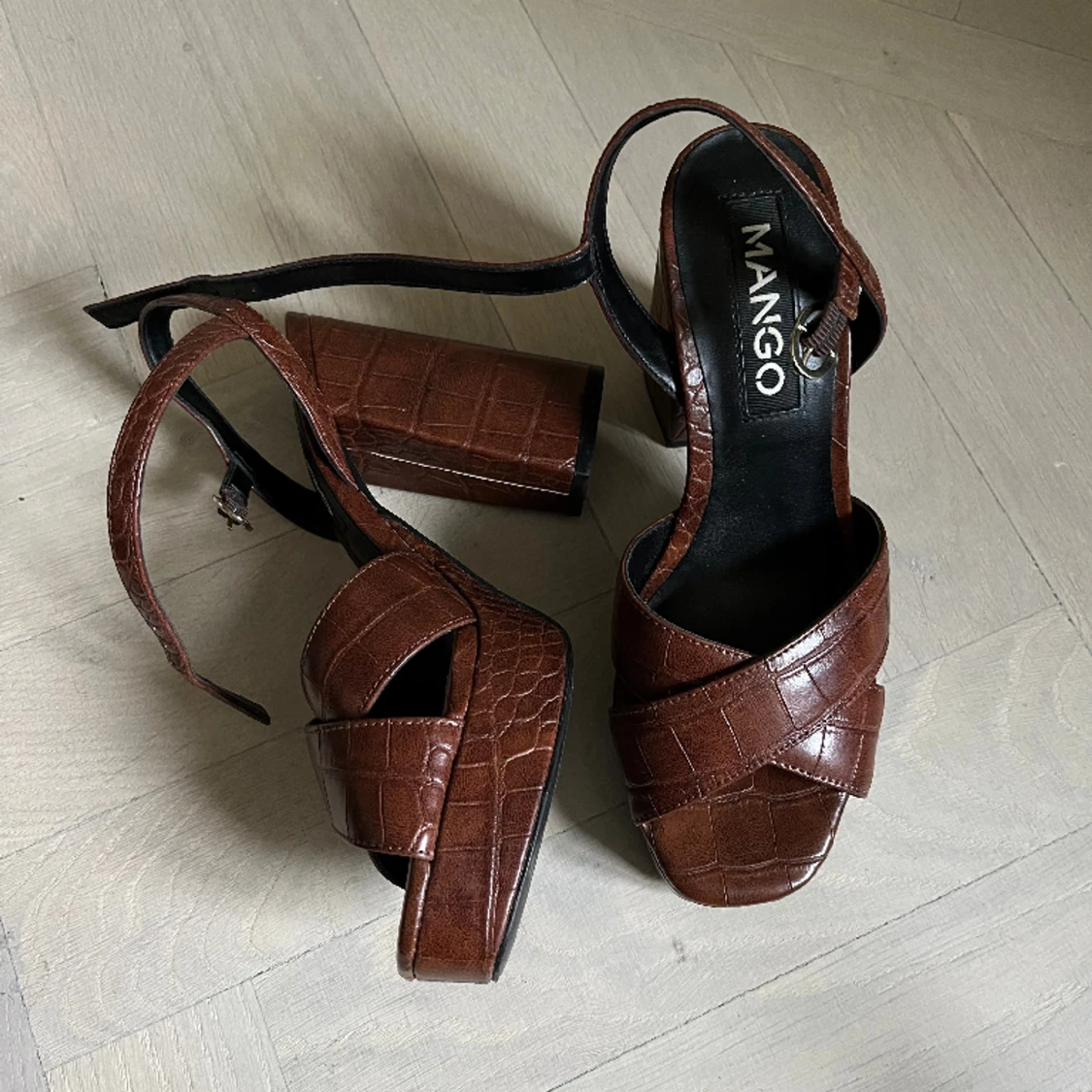 Mango platå klackskor 36 - 90