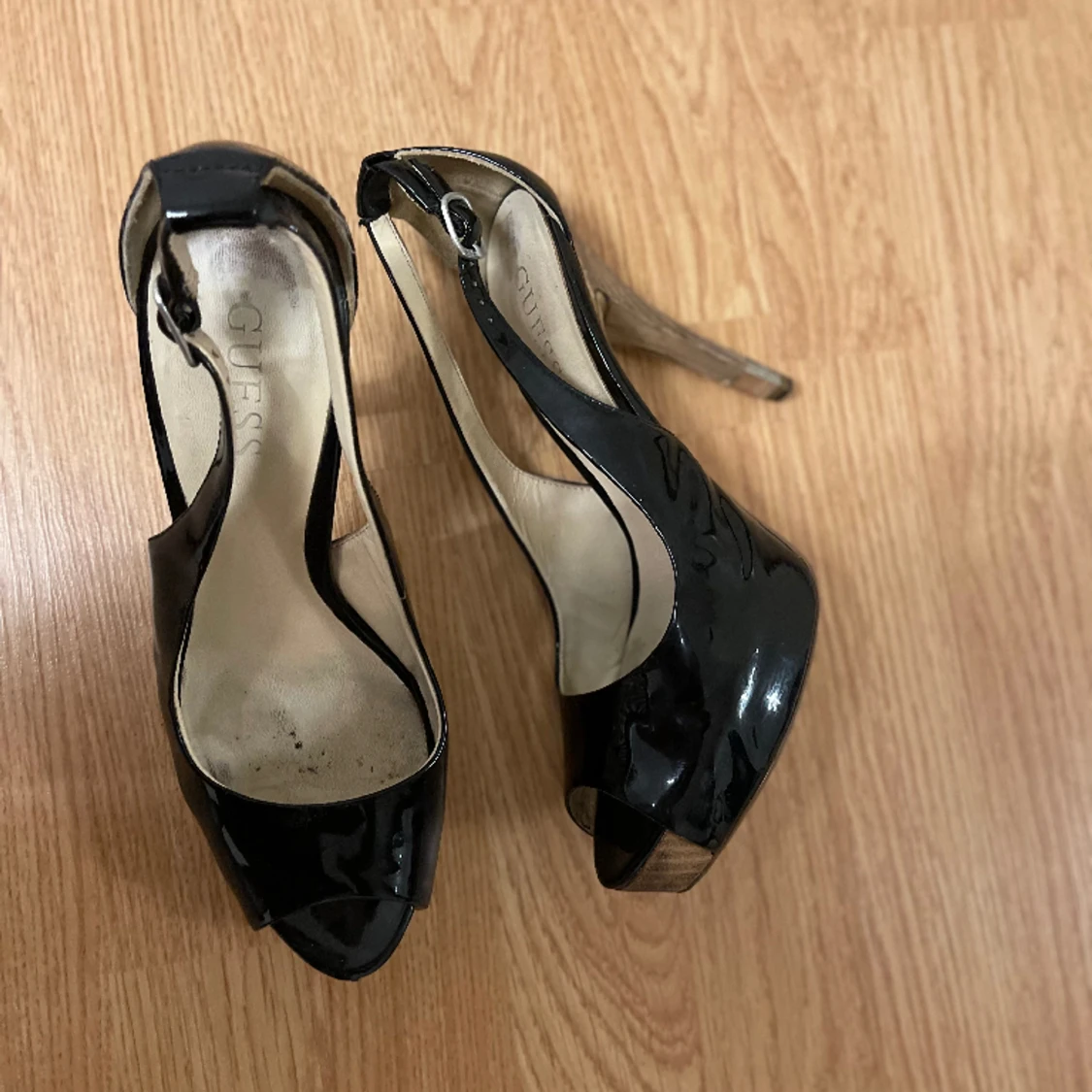 GUESS Klackskor  - 90