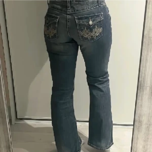 lågmidjade jeans - puplicerar igen pågrund av oseriösa köpare😔😀😢!!! De är skitsnygga!!!  midjemått 82 inneben 77. pris kan diskuteras ☺️☺️☺️☺️☺️ 