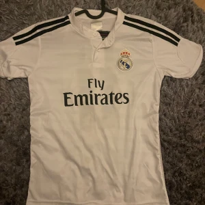 Fotbollströja  - Bale tröja för barn i storlek 152