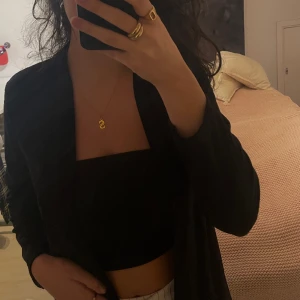 Kofta - Säljer denna superskönt kofta. Vet tyvärr inte vart den kommer ifrån eller storlek, skulle gissa på S. säljs på grund av att den inte kommer till användning