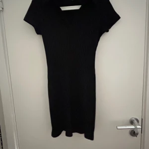 Cool klänning - Men cool klänning köpt på hm använd 1-2 gånger förra sommaren, inga fel på den. Bra skick