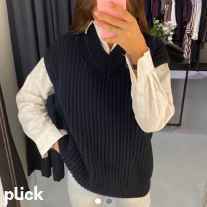 Samsøe väst - Marinblå väst från samsøe! 