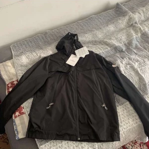 Moncler jacka man - Pris kan sänkas vid snabb affär aldrig använd bara provat på en gång. Storlek M
