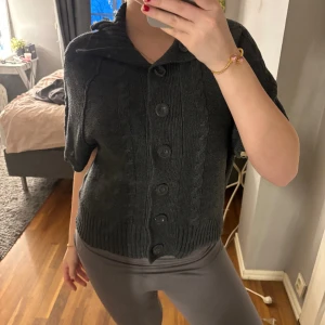 Kortärmad ”kofta” - Super snygg!