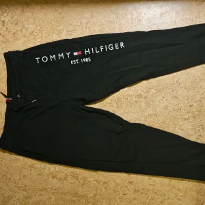 Tommy Hilfiger byxor - Nya endast testade mjukisbyxor. Svarta, super fint skick!
